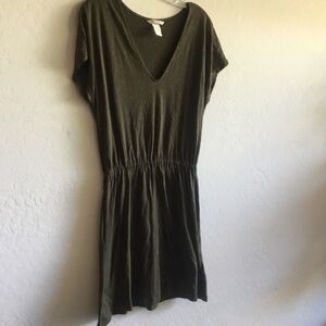 Basic army green knit dress. Elastic waist. S